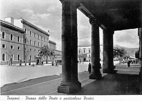 Vecchia Trapani 081 - Trapani - Cartolina - Piazza delle Poste - Portici .jpg